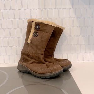 BROWN WINTER BOOT SIZE 8 itasca W/ BUTTONS